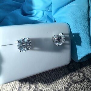 925 SILVER MOISSANITE 5MIM
$180.00 1.00CTW